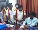 Kar Rakshana Vedike demands jobs to Kannadigas in Grameen Vikas Bank